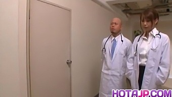 Arisa Ebihara Receives A Doctor'S Examination And Treatment