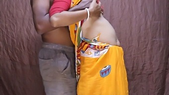 Pregnant Married Aunty In Saree Blouse And Petticoat Gets Creampied By Husband'S Friend In Her House