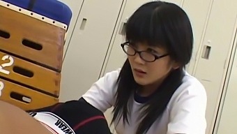 유리아는 자신의 질 안에서 자지를 간절히 원해