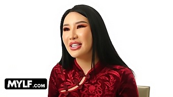 2월의 Milf인 수키 신은 아름다운 아시아 미녀입니다 - Mylf.Com