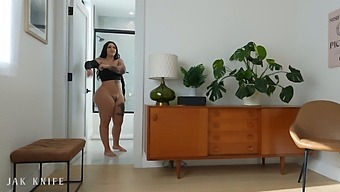 Colega Mea De Apartament, Cu Cur Mare, Îmi Suge Pula Atât În Cur, Cât Și În Gură - Roxanne Roselle